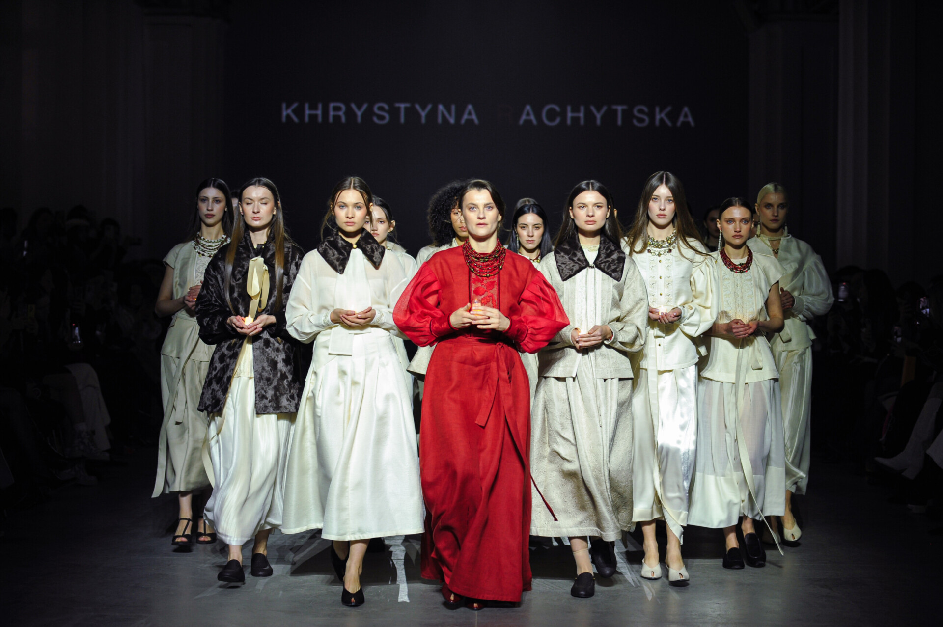 Khrystyna Rachytska представила колекцію «Жити» на Ukrainian Fashion Week – про вибір світла, пам’ять і силу культури