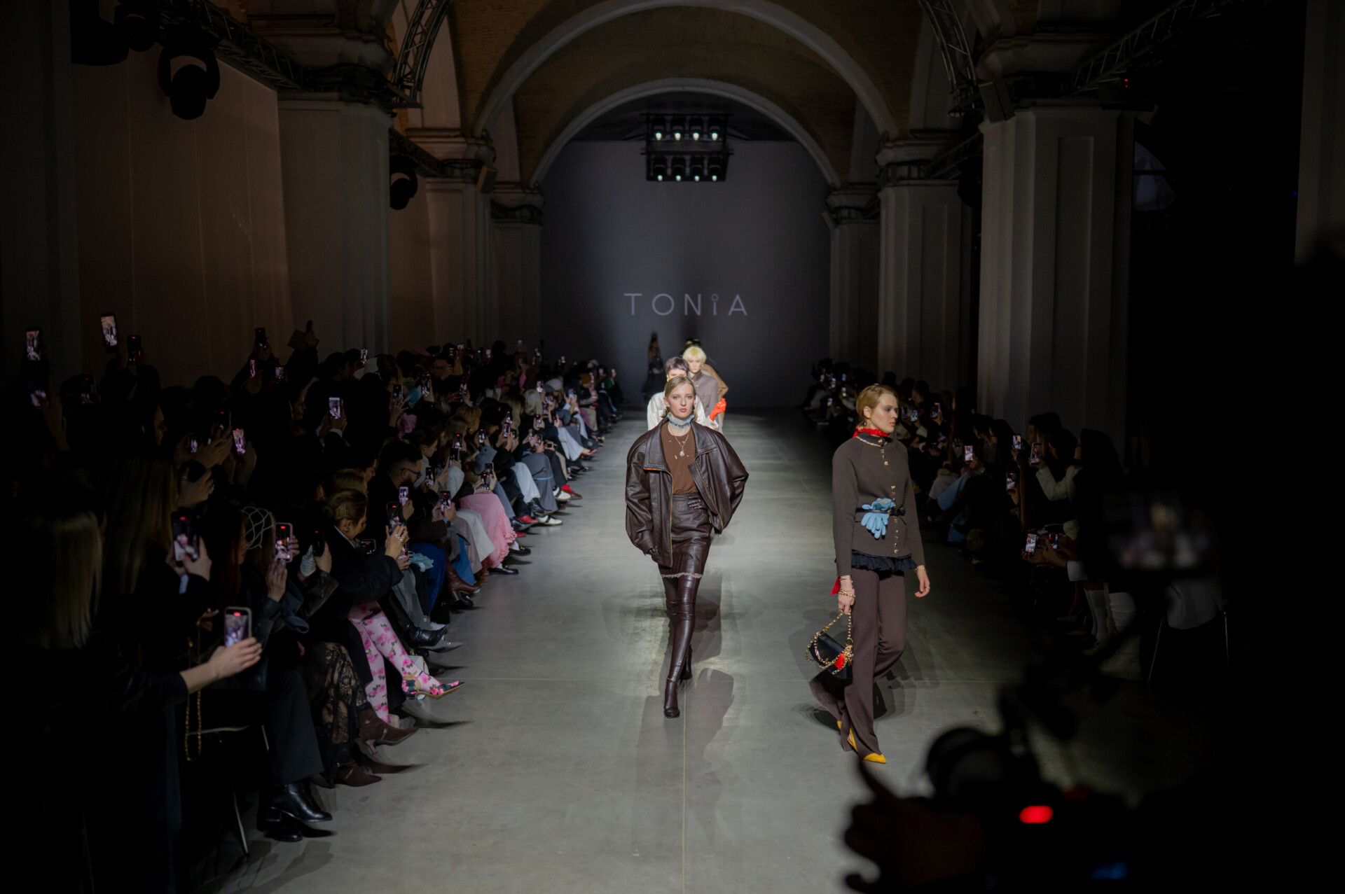 TONiA представила на Ukrainian Fashion Week FW26-27 колекцію Manierismo, натхненну європейським костюмом XVI століття